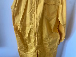 Mono de trabajo amarillo talla 64