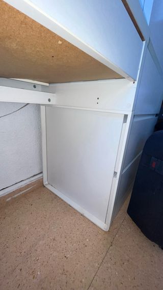 Mesa de escritorio blanca