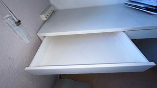 Mesa de escritorio blanca