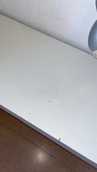 Mesa de escritorio blanca