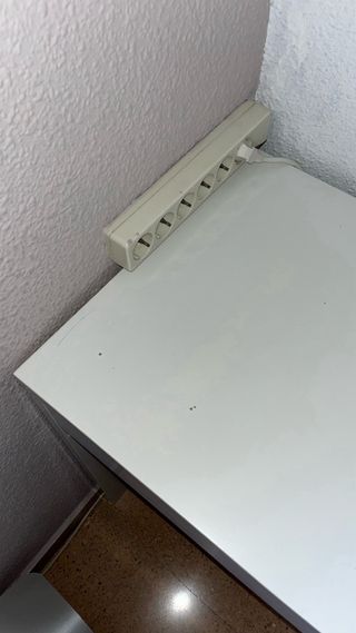 Mesa de escritorio blanca