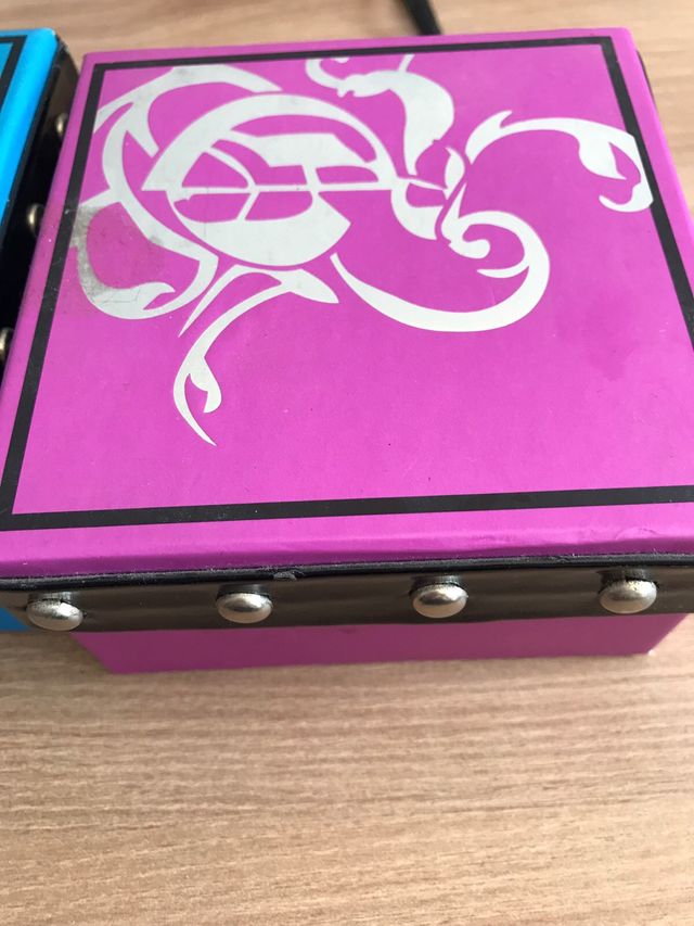 2 Cajas Guess Azul y Rosa 11x11x6 cm