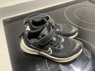 Zapatillas Nike niño negras con velcro,
