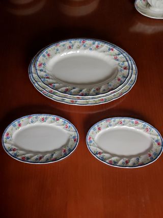 Vajilla San Claudio Flores Azules y Rosas