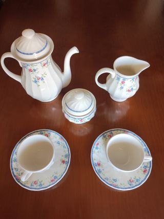 Vajilla San Claudio Flores Azules y Rosas