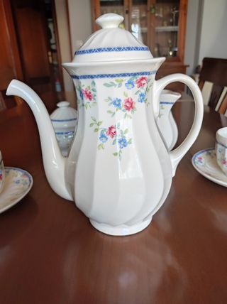 Vajilla San Claudio Flores Azules y Rosas