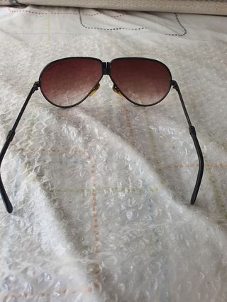 Gafas de sol Ferrari negras y marrones