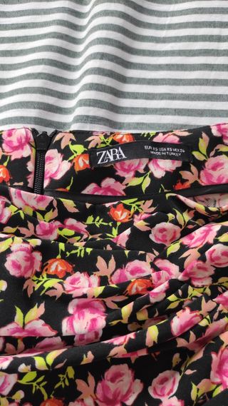 Falda Zara Estampado Floral Talla XS
