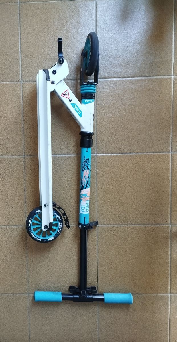 Patinete Oxelo blanco y azul