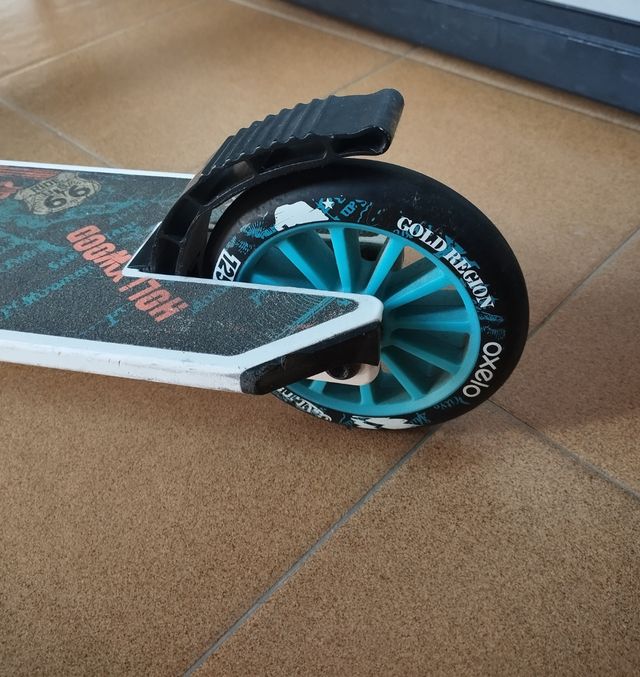 Patinete Oxelo blanco y azul