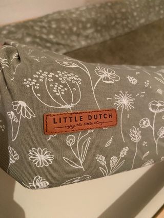 Cambiador con colchoneta impermeable