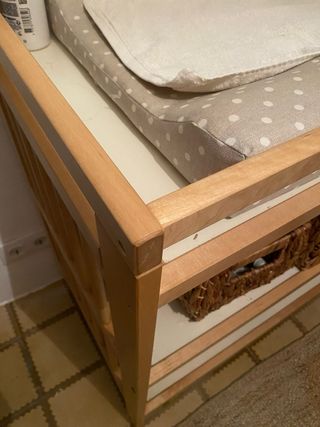 Cambiador con colchoneta impermeable