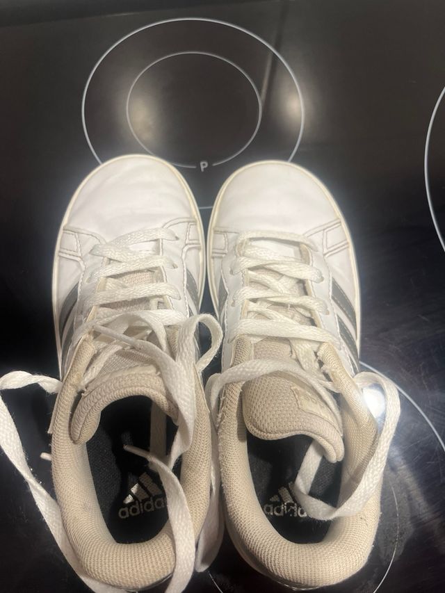 Zapatillas Adidas Blancas y Plateadas Unisex