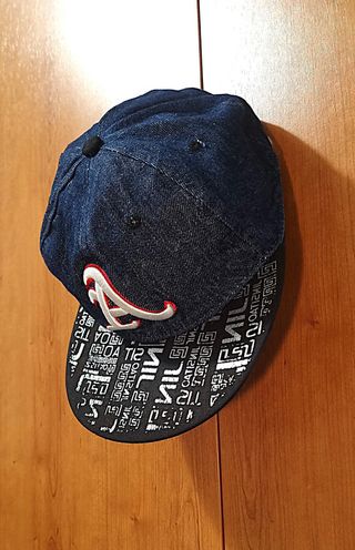 Gorra ASOS original broche Strapback.