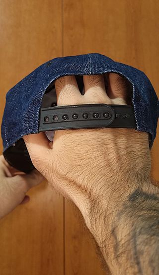 Gorra ASOS original broche Strapback.