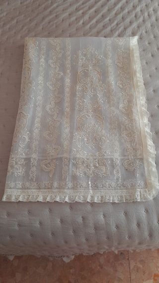 Preciosa manteleta fallera beige y oro