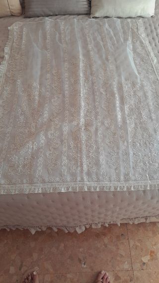 Preciosa manteleta fallera beige y oro