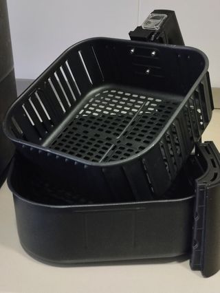 Freidora de aire COSORI Premium 5.5L y accesorios.