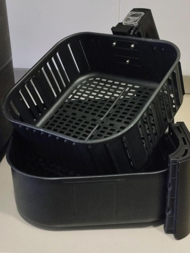 Freidora de aire COSORI Premium 5.5L y accesorios.