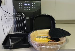 Freidora de aire COSORI Premium 5.5L y accesorios.