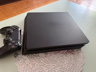 PS4 Slim Negra 1 tb de almacenamiento versión 12.5