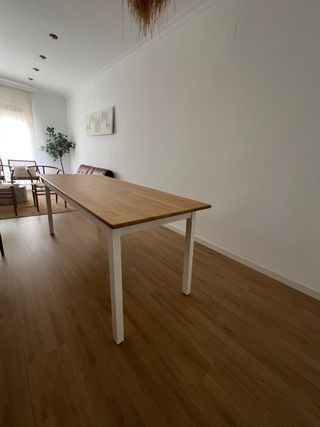 Mesa de comedor rectangular de madera