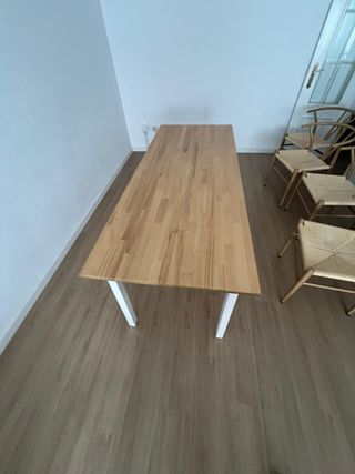 Mesa de comedor rectangular de madera