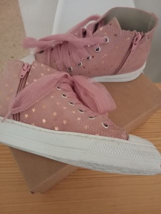 Zapatillas de piel rosa para niña