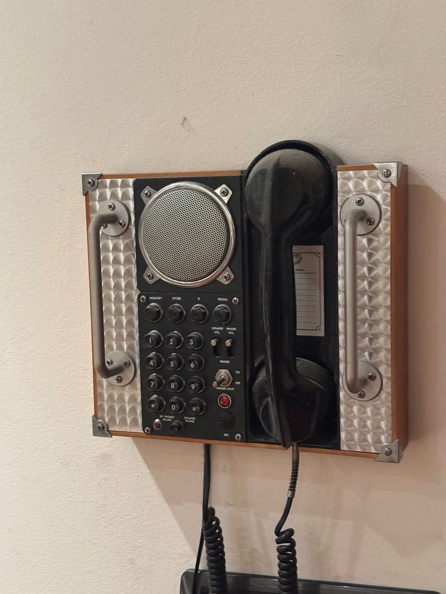 Teléfono Retro Negro y Plateado