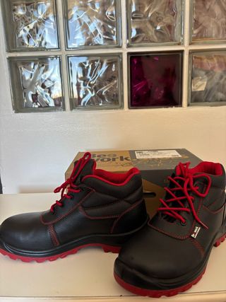 Zapatos de trabajo Be9 work.SHOES negros y rojos
