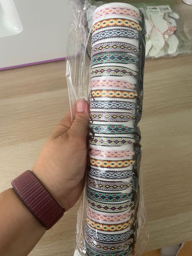 Tubo de 24 pulseras con diseño étnico