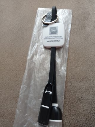 Cable USB Erasmus+ para dispositivos USB micro y C