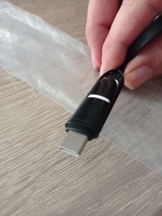 Cable USB Erasmus+ para dispositivos USB micro y C