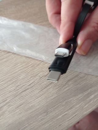 Cable USB Erasmus+ para dispositivos USB micro y C