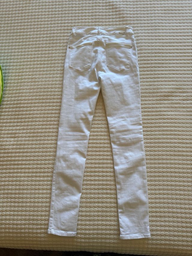 Pantalón blanco Zara