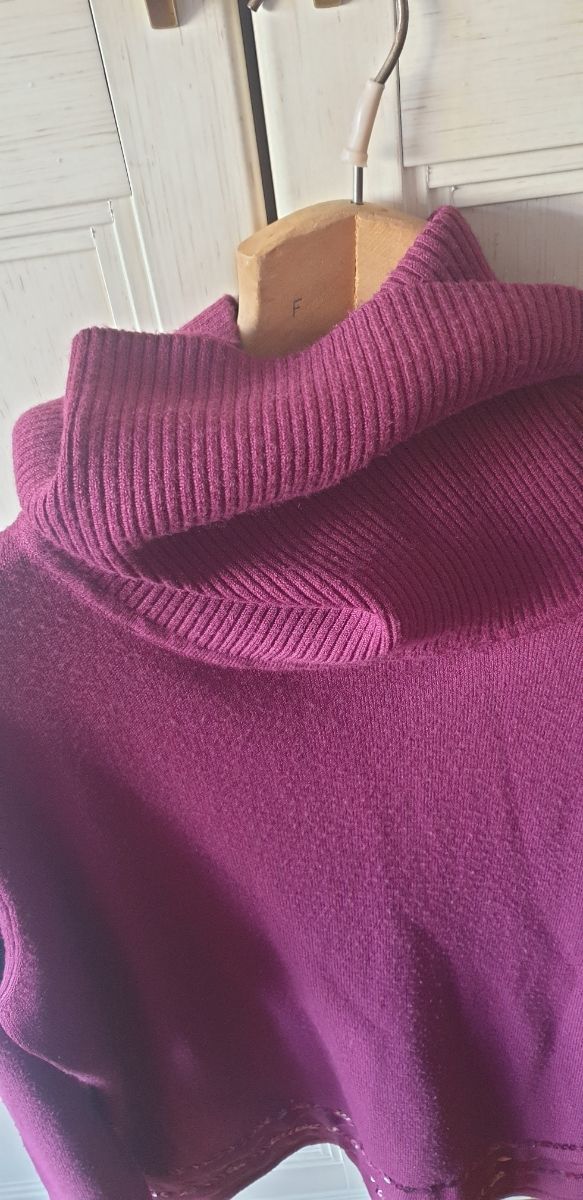 Maglioncino dolcevita viola con paillettes