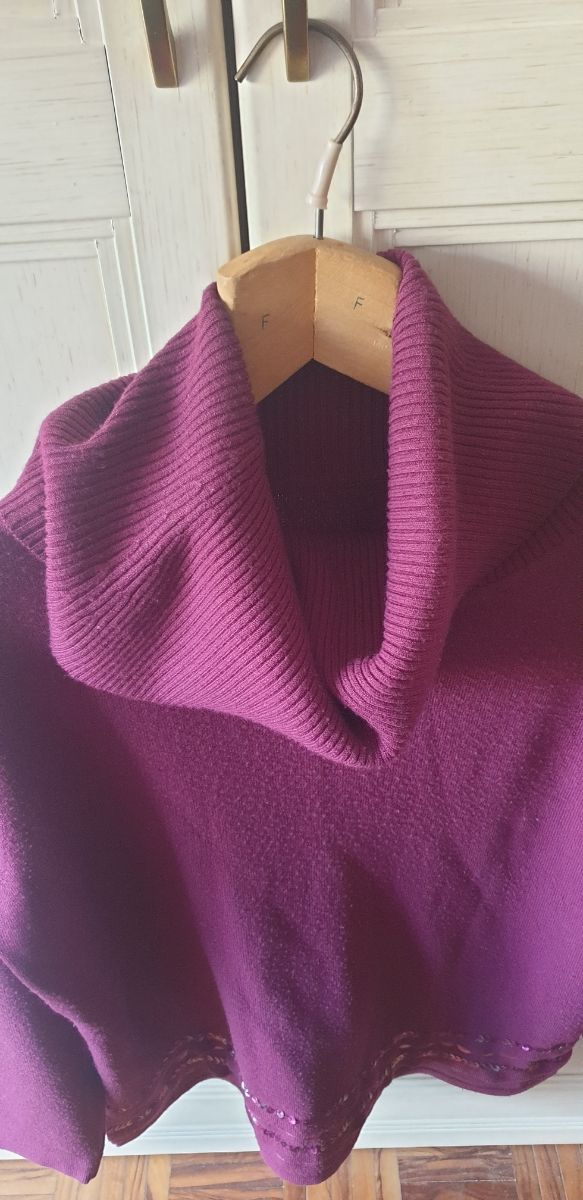 Maglioncino dolcevita viola con paillettes