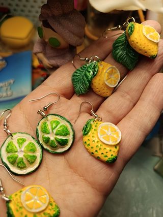 Pendientes hechos a mano pez azul y rojo