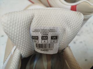 Deportivas beige y blancas