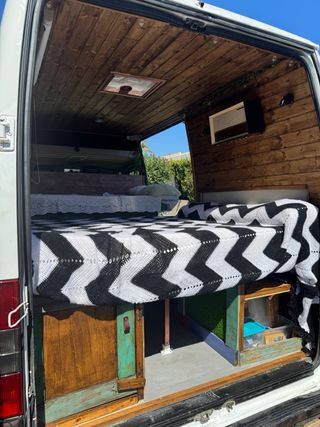 Peugeot Boxer camperizada (3 plazas)
