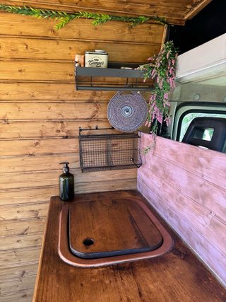 Peugeot Boxer camperizada (3 plazas)