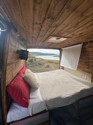 Peugeot Boxer camperizada (3 plazas)