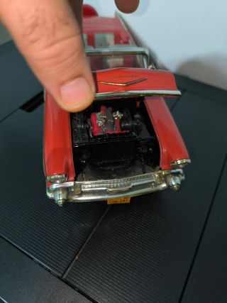 Coche a escala Chevrolet Bel Air Rojo