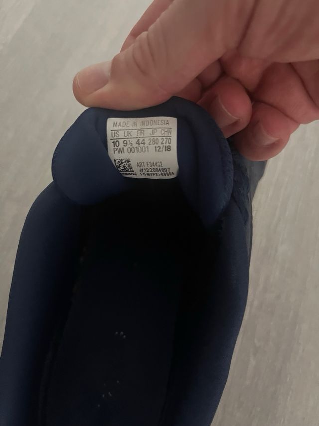 Zapatillas Adidas casuales azul y plata