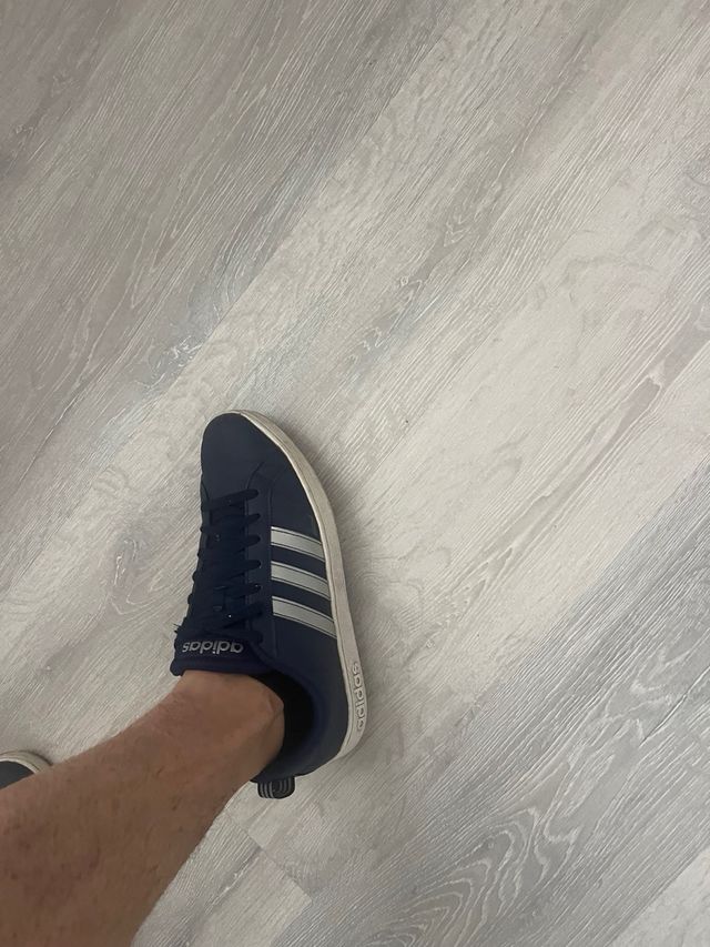 Zapatillas Adidas casuales azul y plata