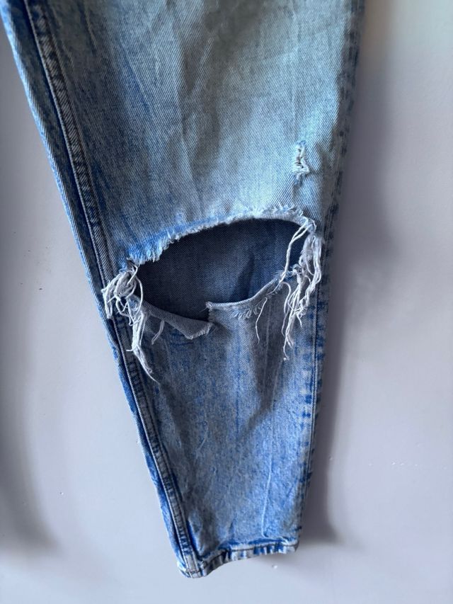 Pantalón vaquero Pull&Bear desgastado