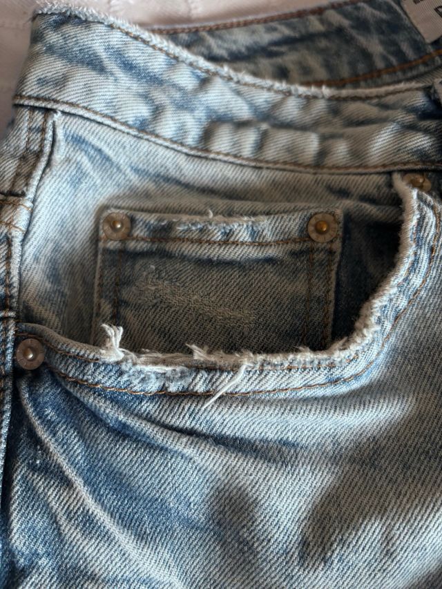 Pantalón vaquero Pull&Bear desgastado