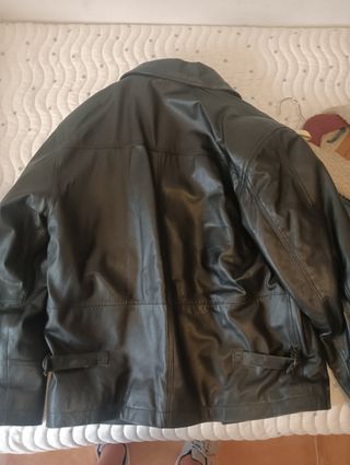 Cazadora de cuero negra talla S