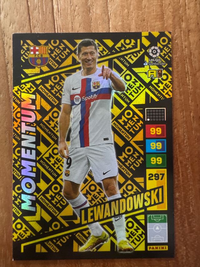 Carta Panini Momentum Lewandowksi 22-23