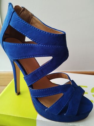 Sandalias tacón azul klein talla 37